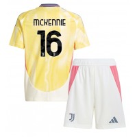 Camisa de Futebol Juventus Weston McKennie #16 Equipamento Secundário Infantil 2024-25 Manga Curta (+ Calças curtas)